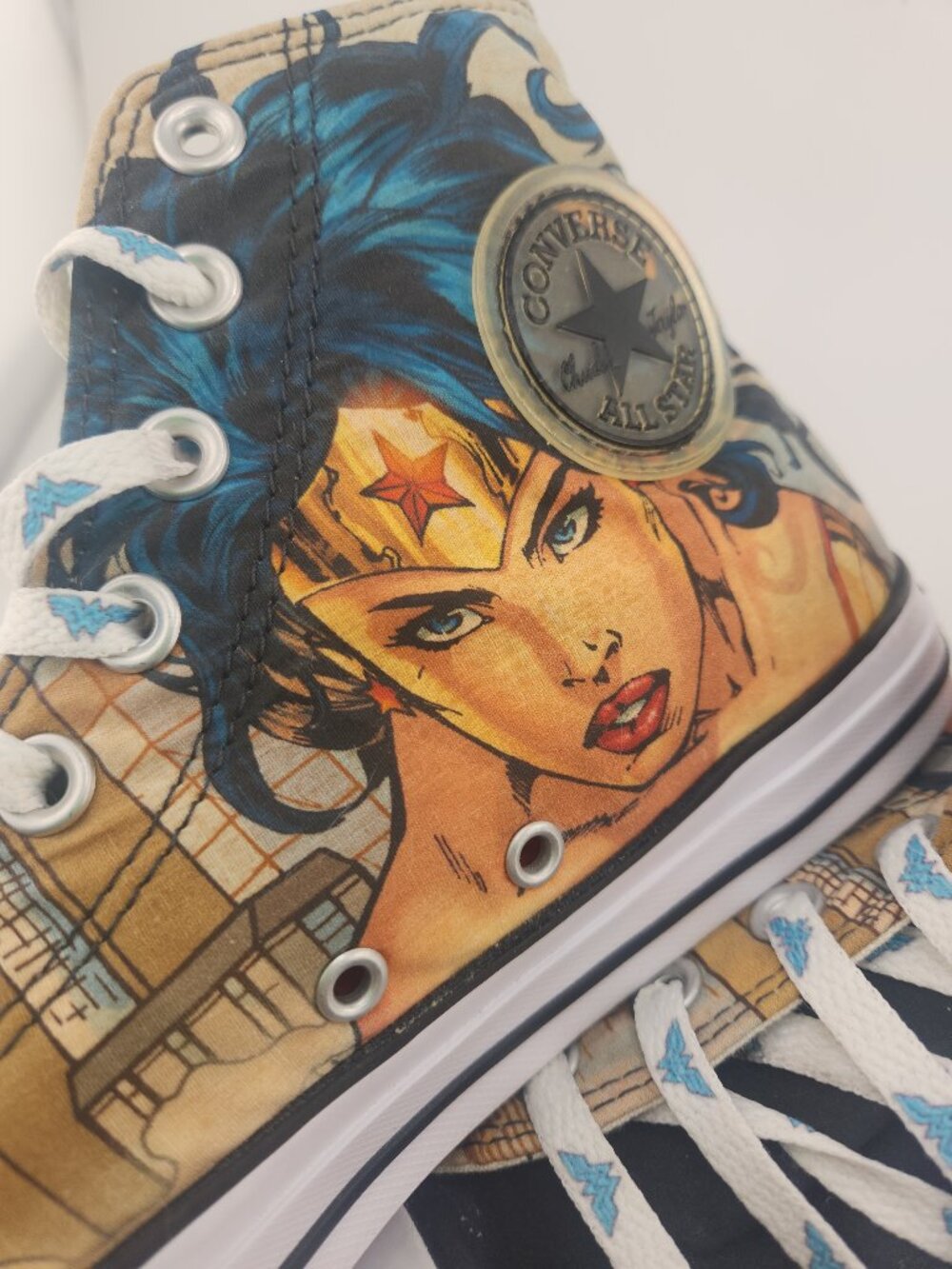 Converse Chuck Taylor DC Comics Wonder Woman High Top Sneakers Sz 10 Rare